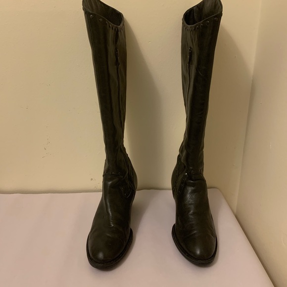 Born black leather boots size 8 Excellent used condition - Picture 4 of 10